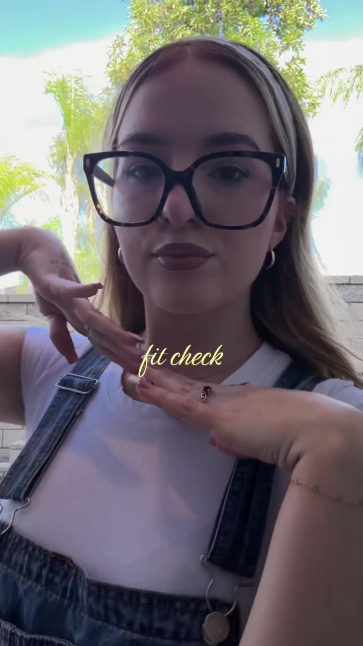 @thejuliannalarsen
