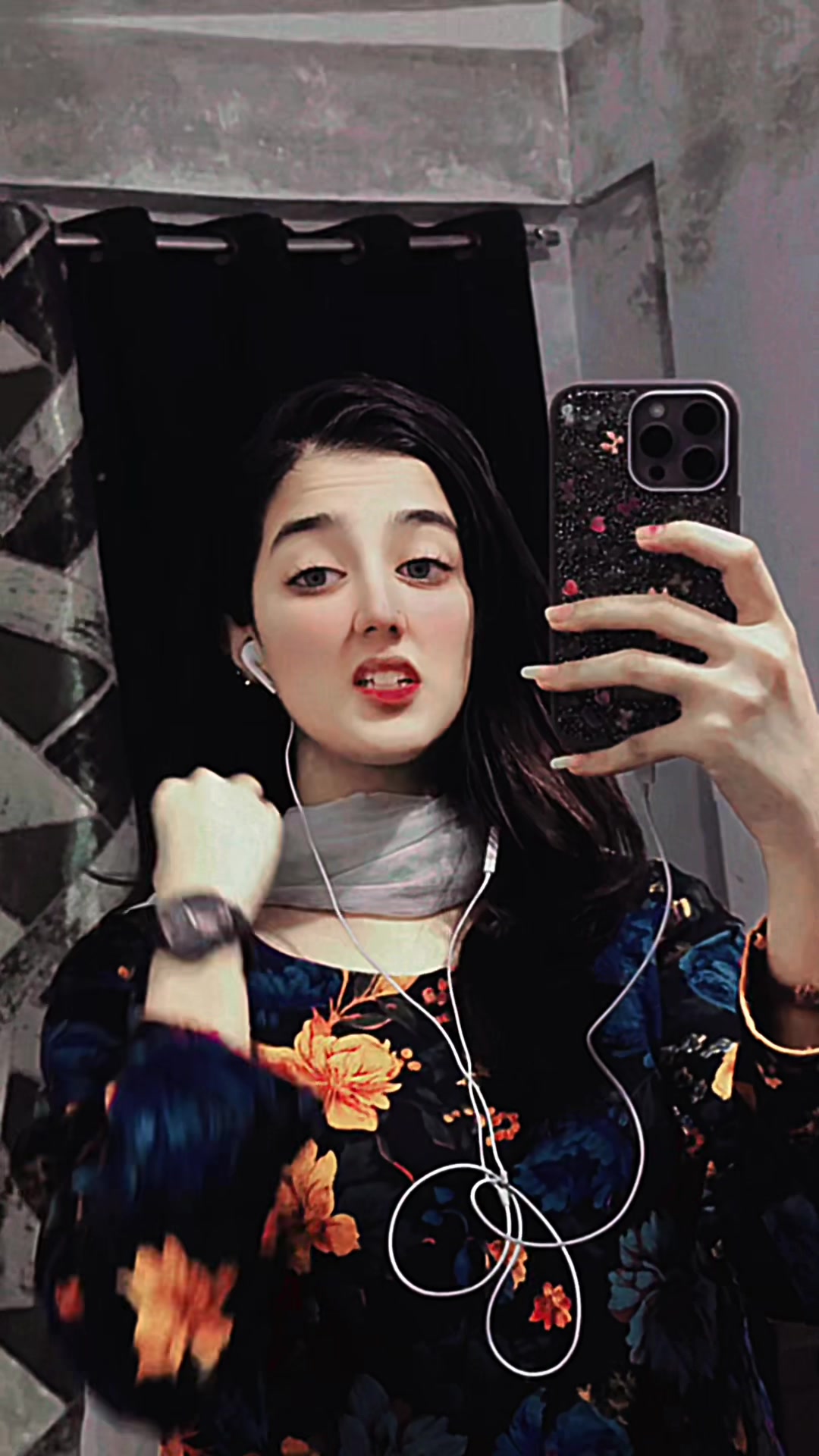 @𝕾𝖆𝖒𝖊𝖊𝖗𝖆 𝕶𝖍𝖆𝖓 🕊️
