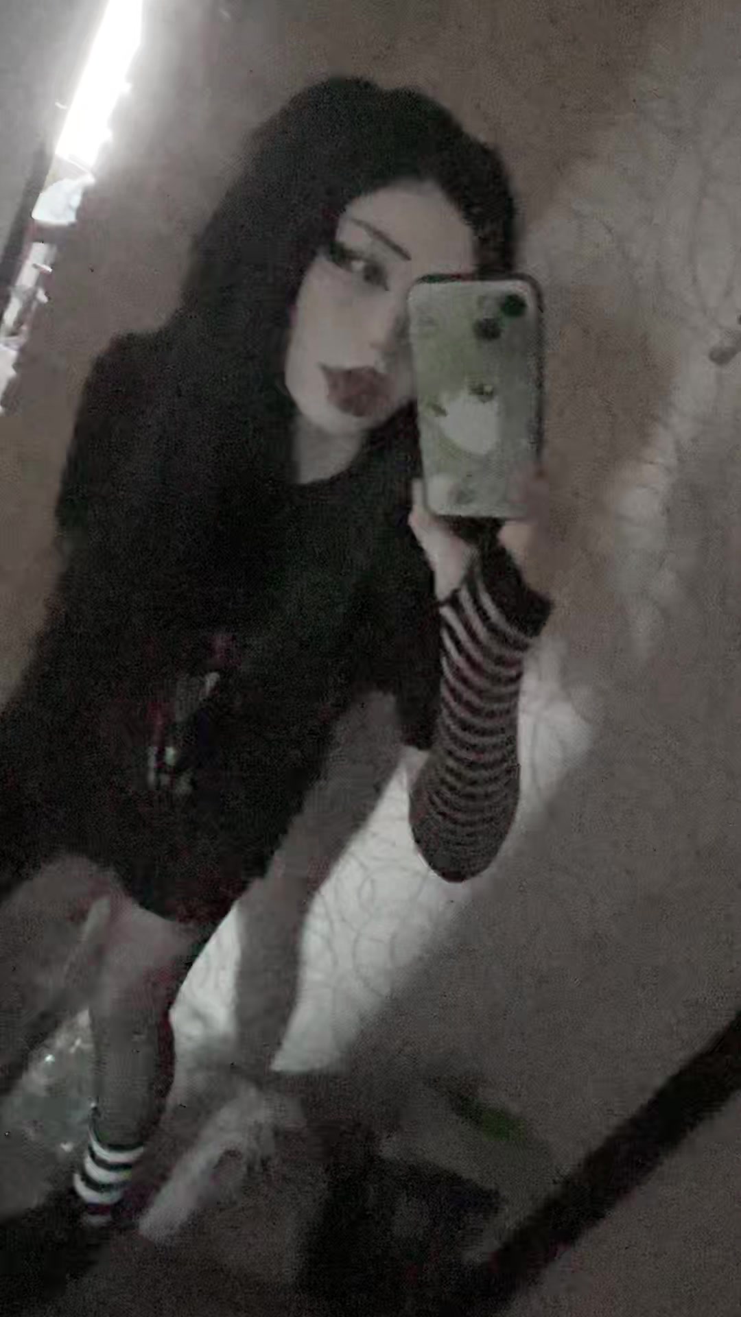 @Стоны В Гр0бу