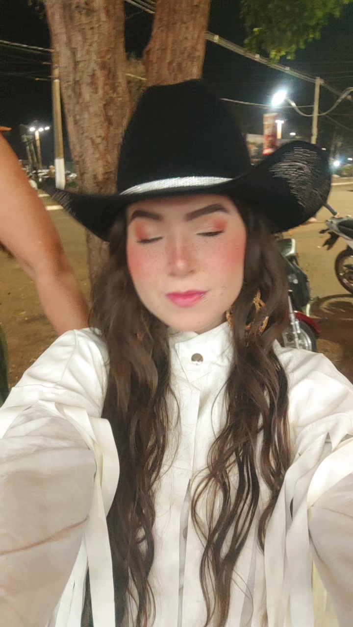 @layla_valeriano