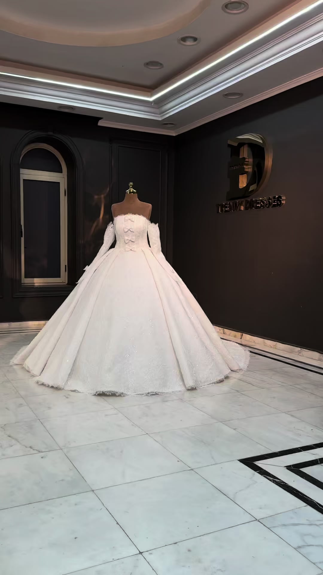 @TRENDY DRESSES