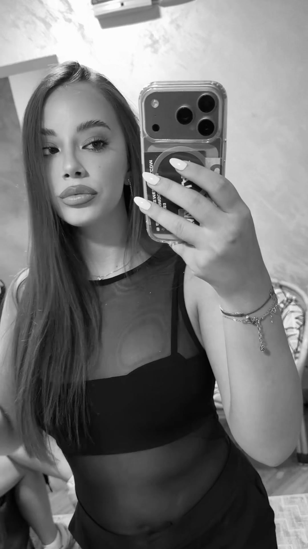 @niiiksyyy_