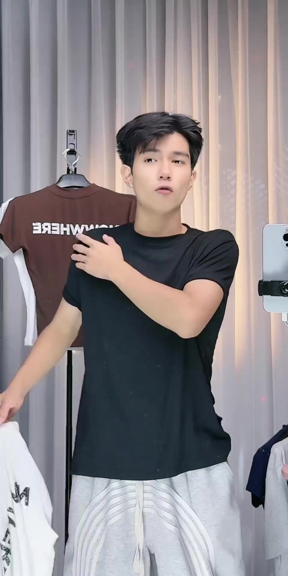 @Nhân vật phụ có gì?