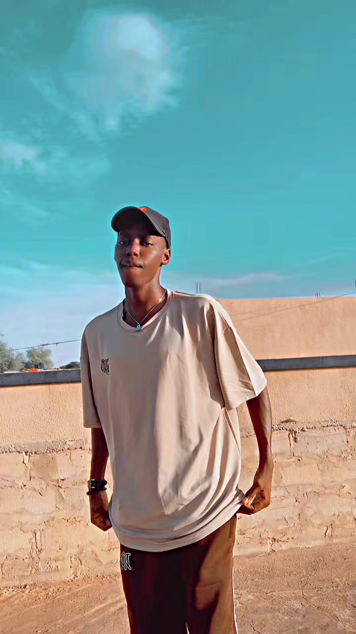@oumzo08