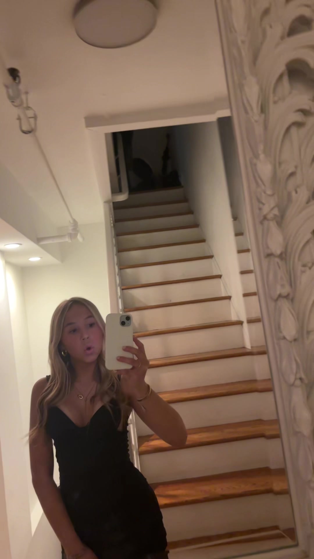 @Bella