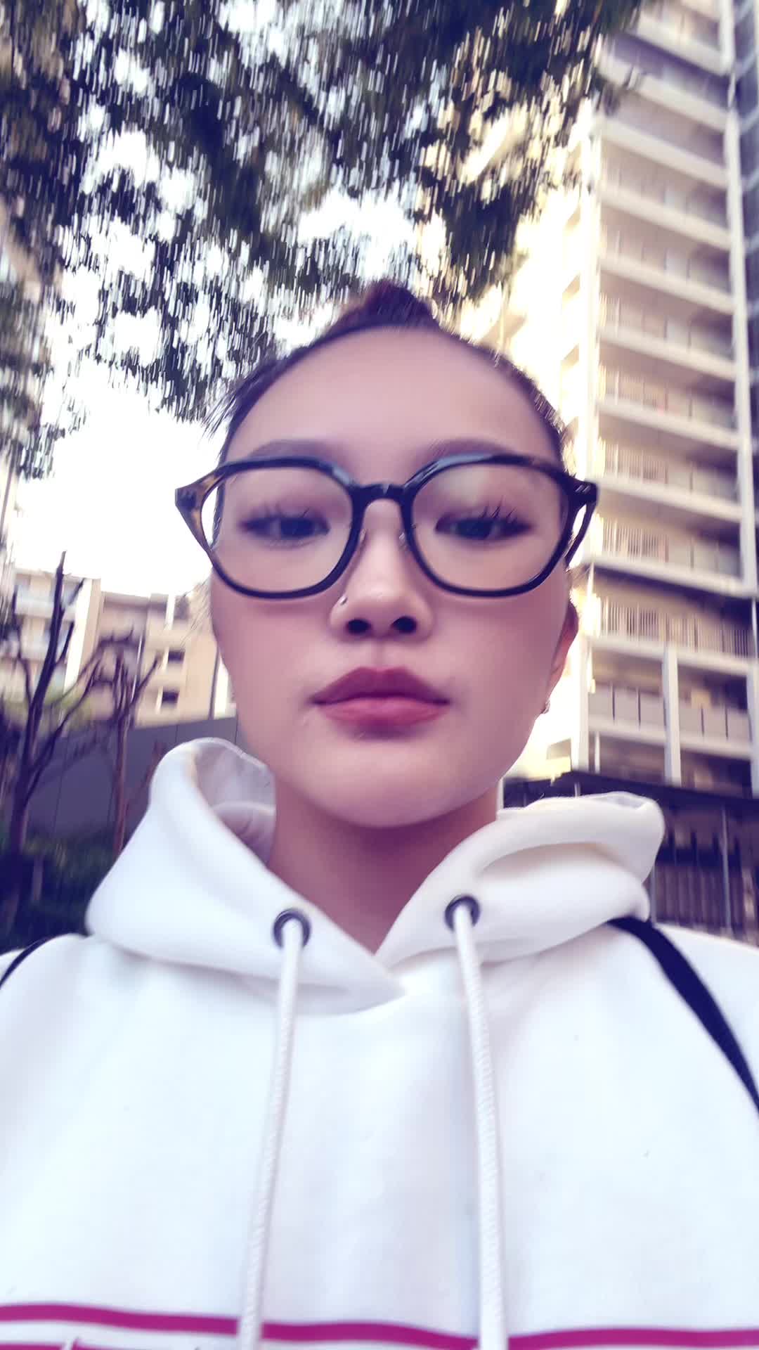 @やーの