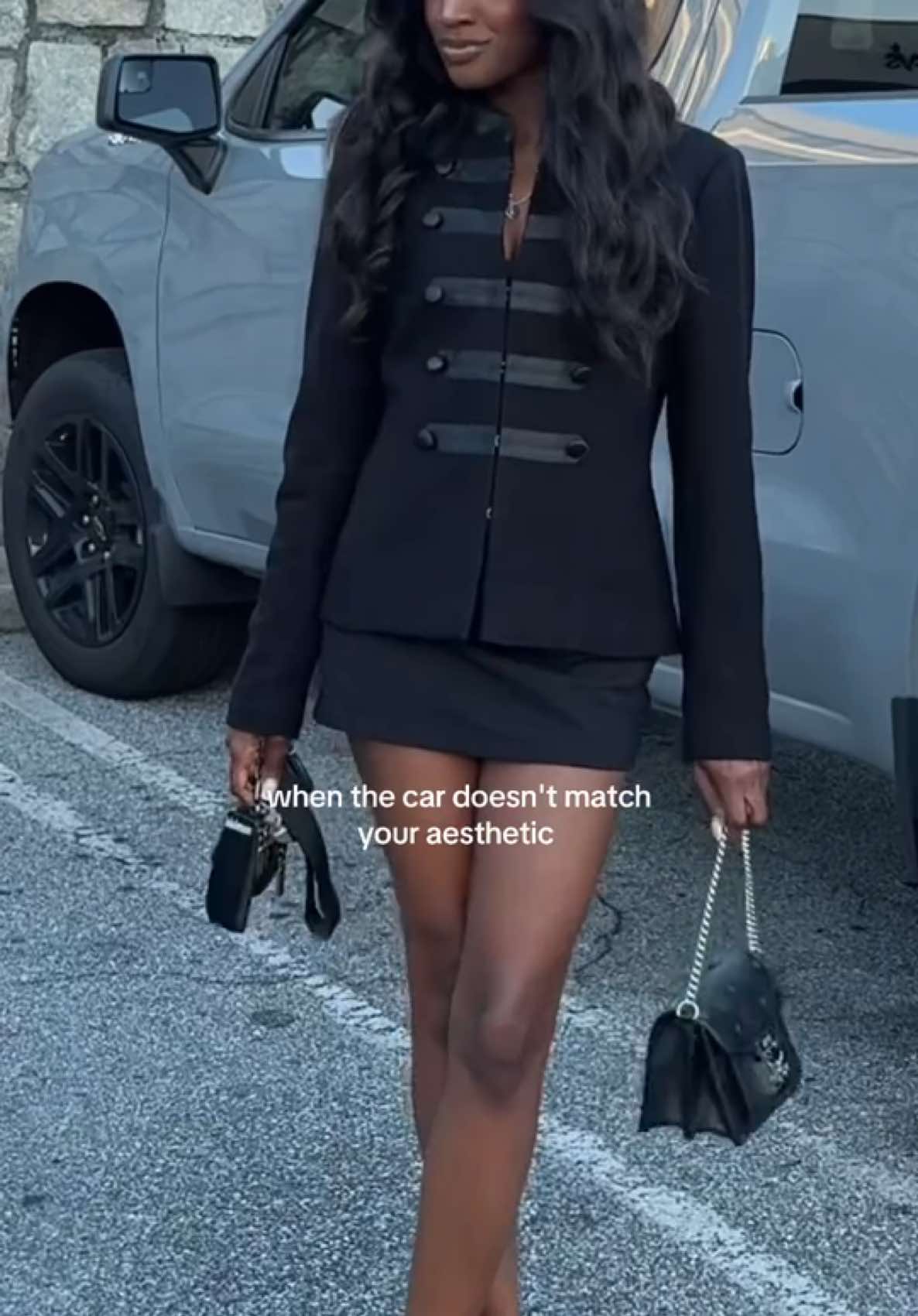 @NiyaNextDoor