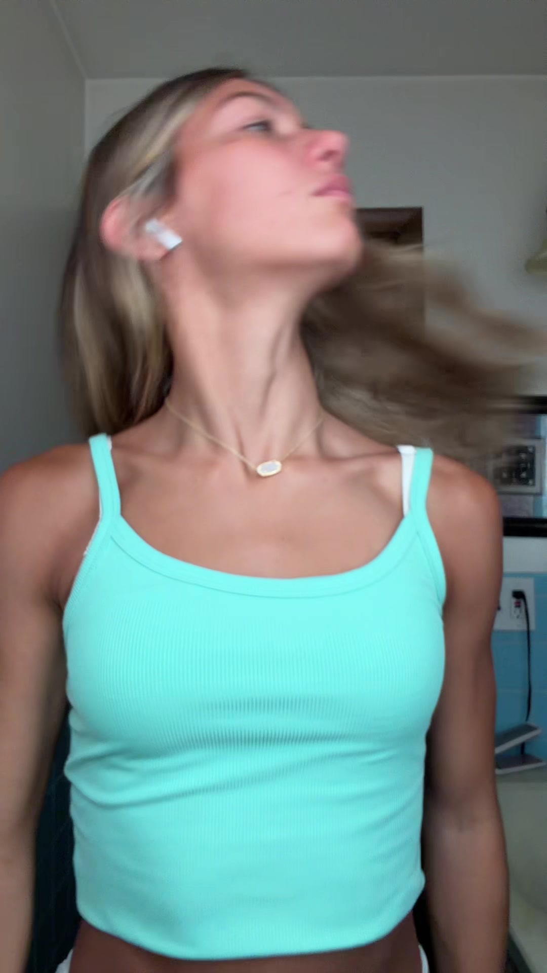 @theleahmae