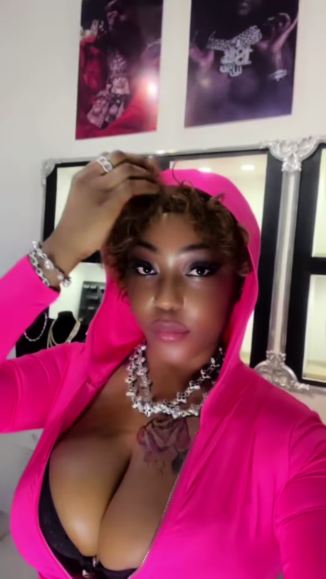 @𝓗𝓮𝓻𝓵𝓲𝓷𝓮 𝓘𝓷𝓰𝓻𝓲𝓭💎