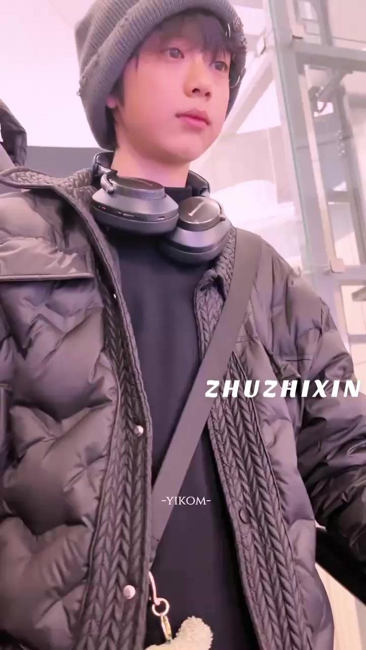 @⋆˚࿔𝒁𝒉𝒖𝒁𝒉𝒊𝑿𝒊𝒏𝜗𝜚˚⋆