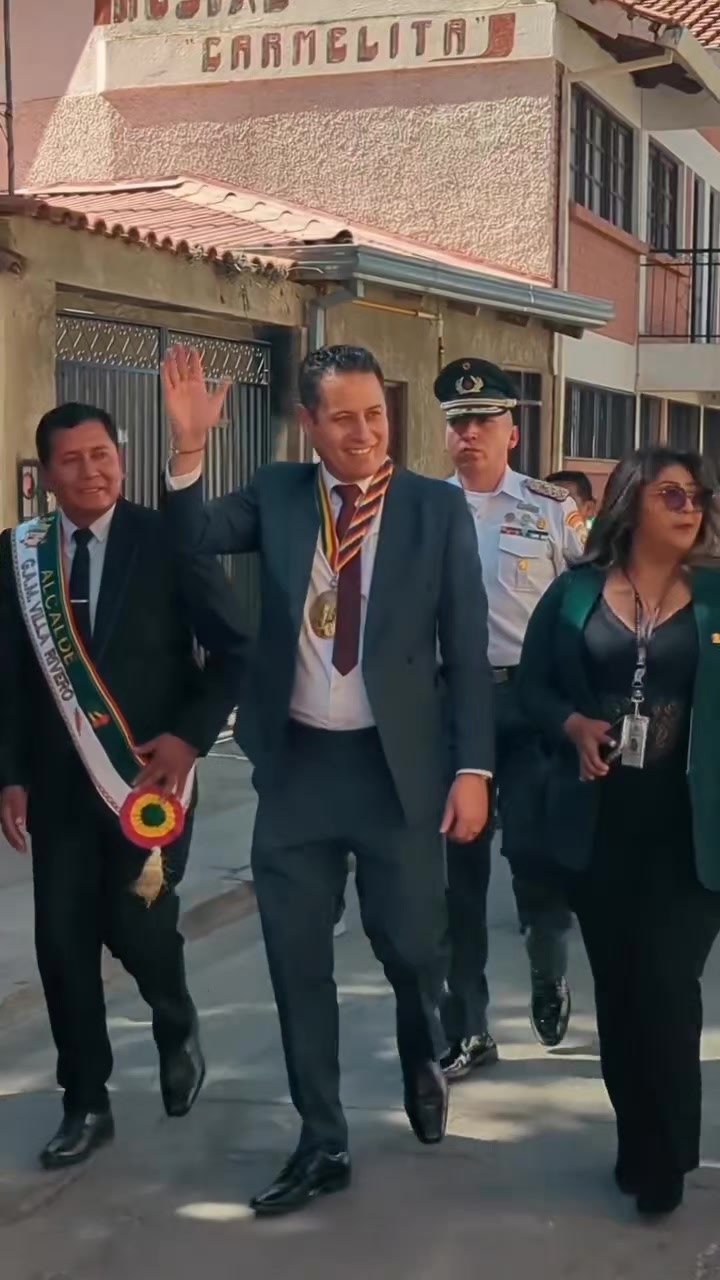 @CAPIT&Aacute;N LARA