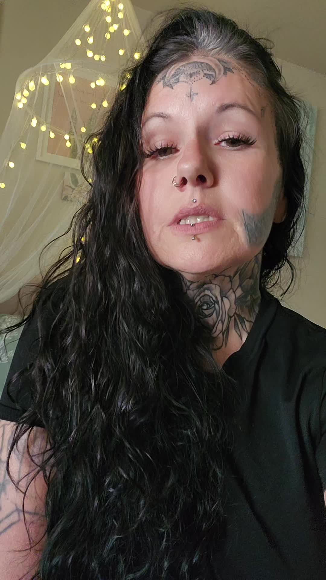 @👑B