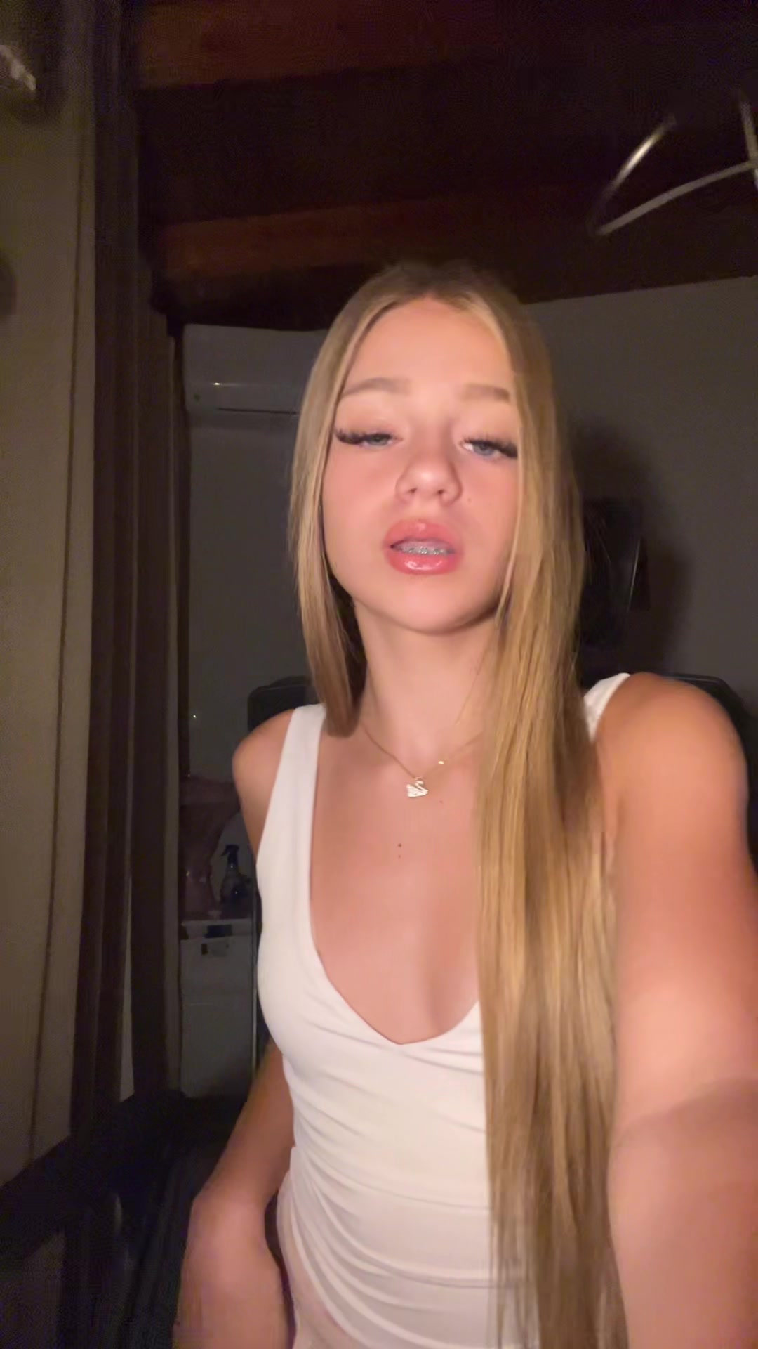 @Bella