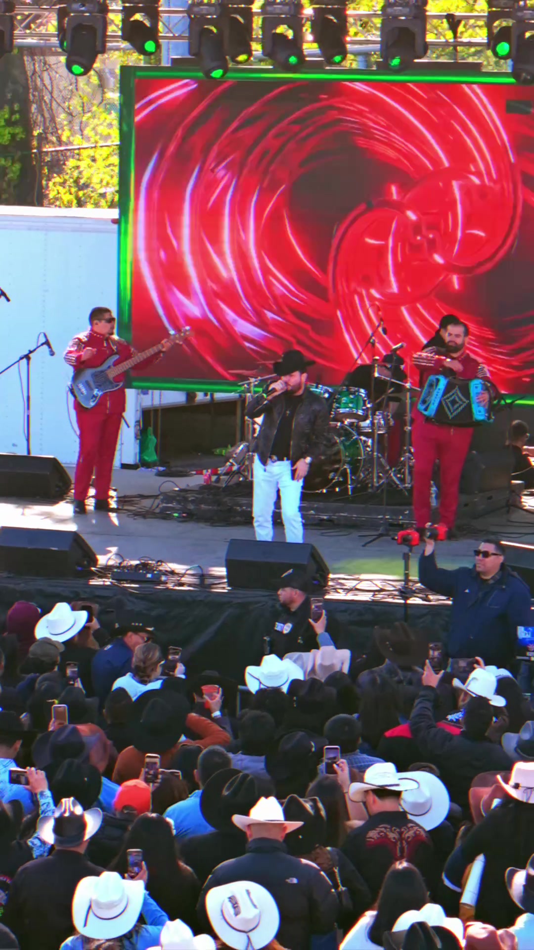 @Roberto Tapia
