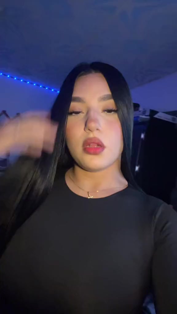 @Valentina🖤