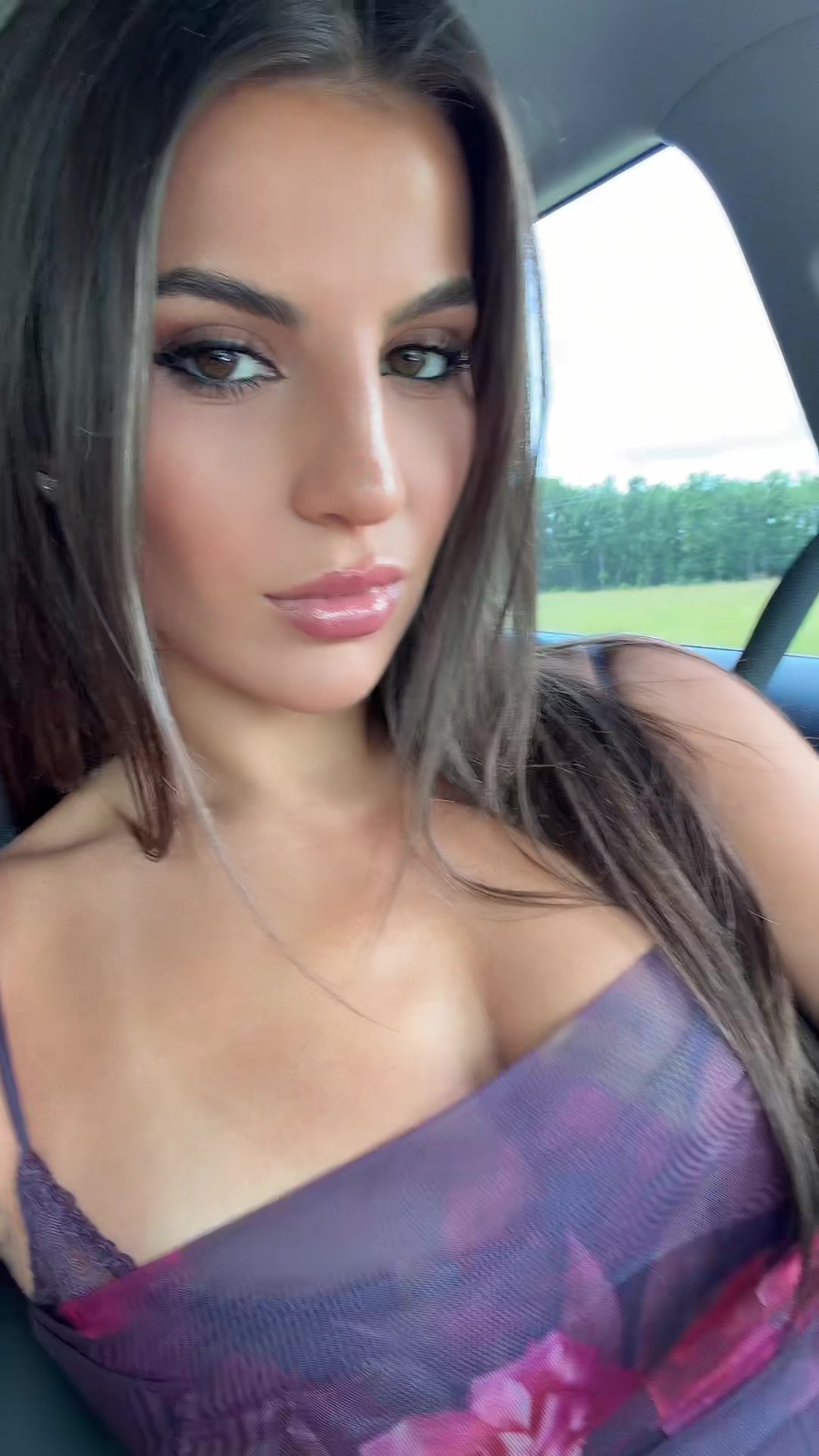 @caitlinstrez