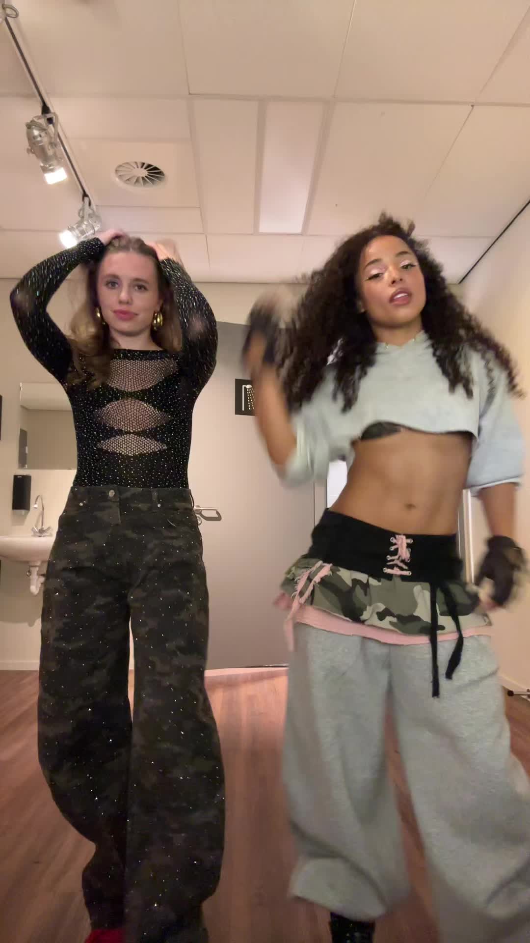 @A&iuml;sha Vis