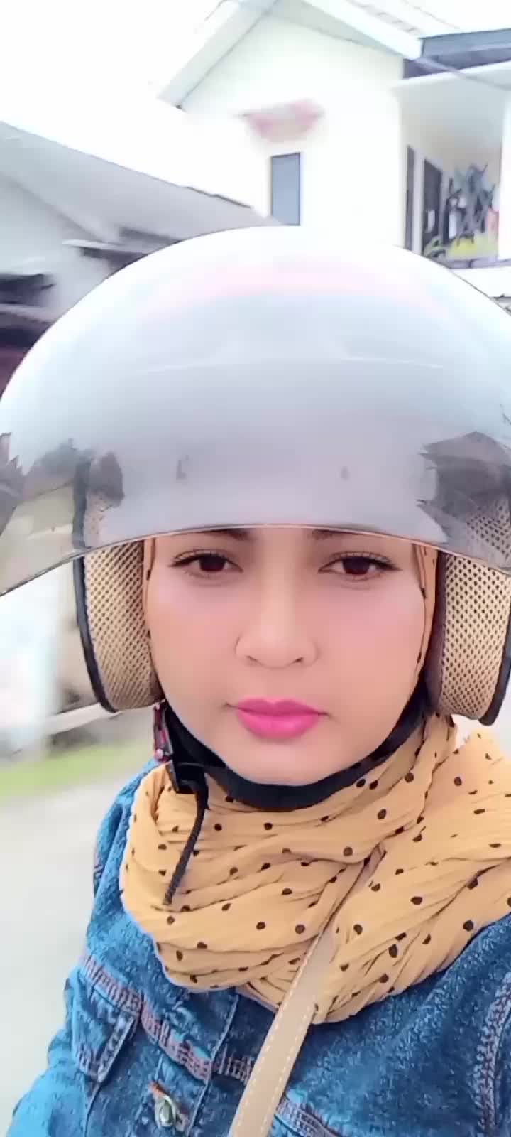 @erniya21