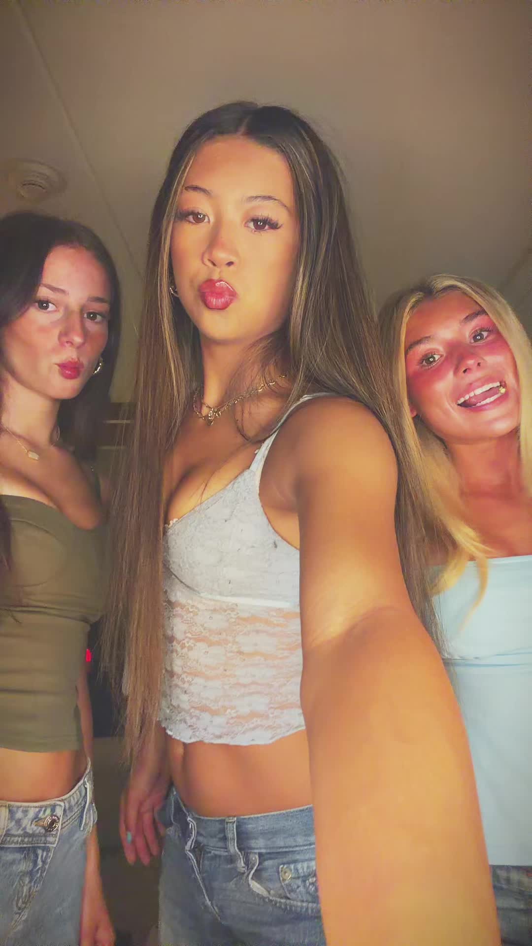 @blonde.dinasour