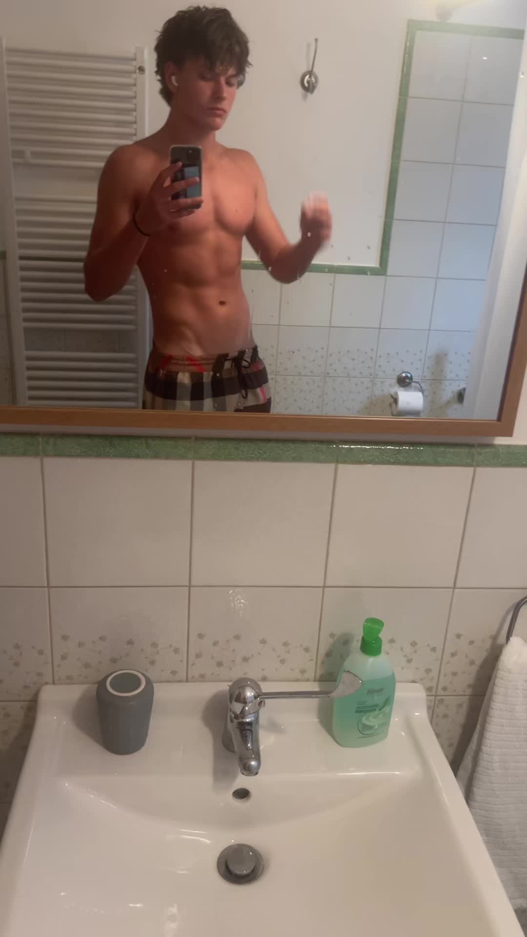 @Lyyrrr