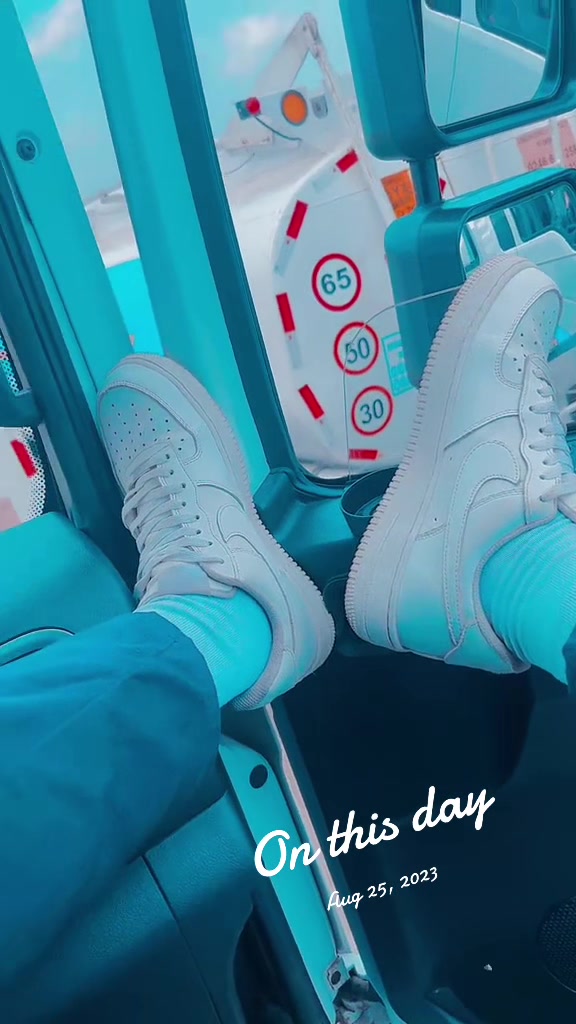 @B I L L I O N A I R E