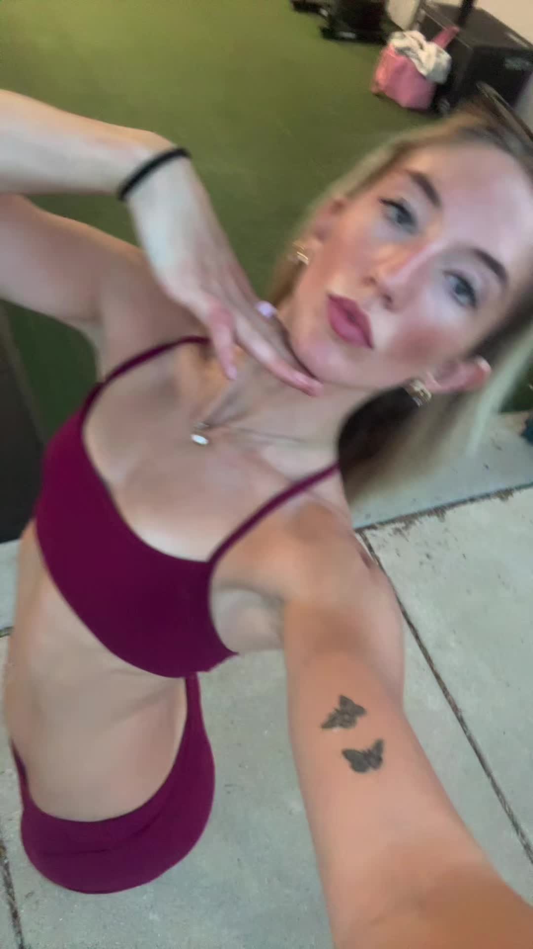 @AVERY HANSELMAN•FITNESS COACH
