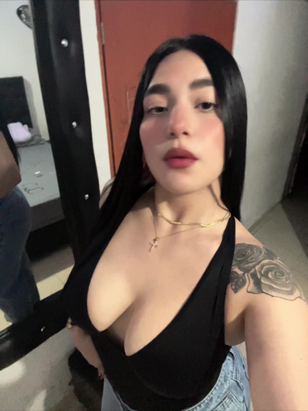 @Valentina🖤