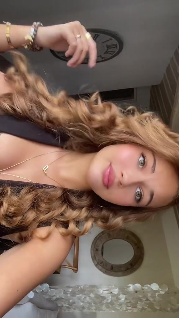 @✧・゚: ✧ 𝓑𝓵𝓸𝓷𝓭𝓲𝓮 ✧:・゚
