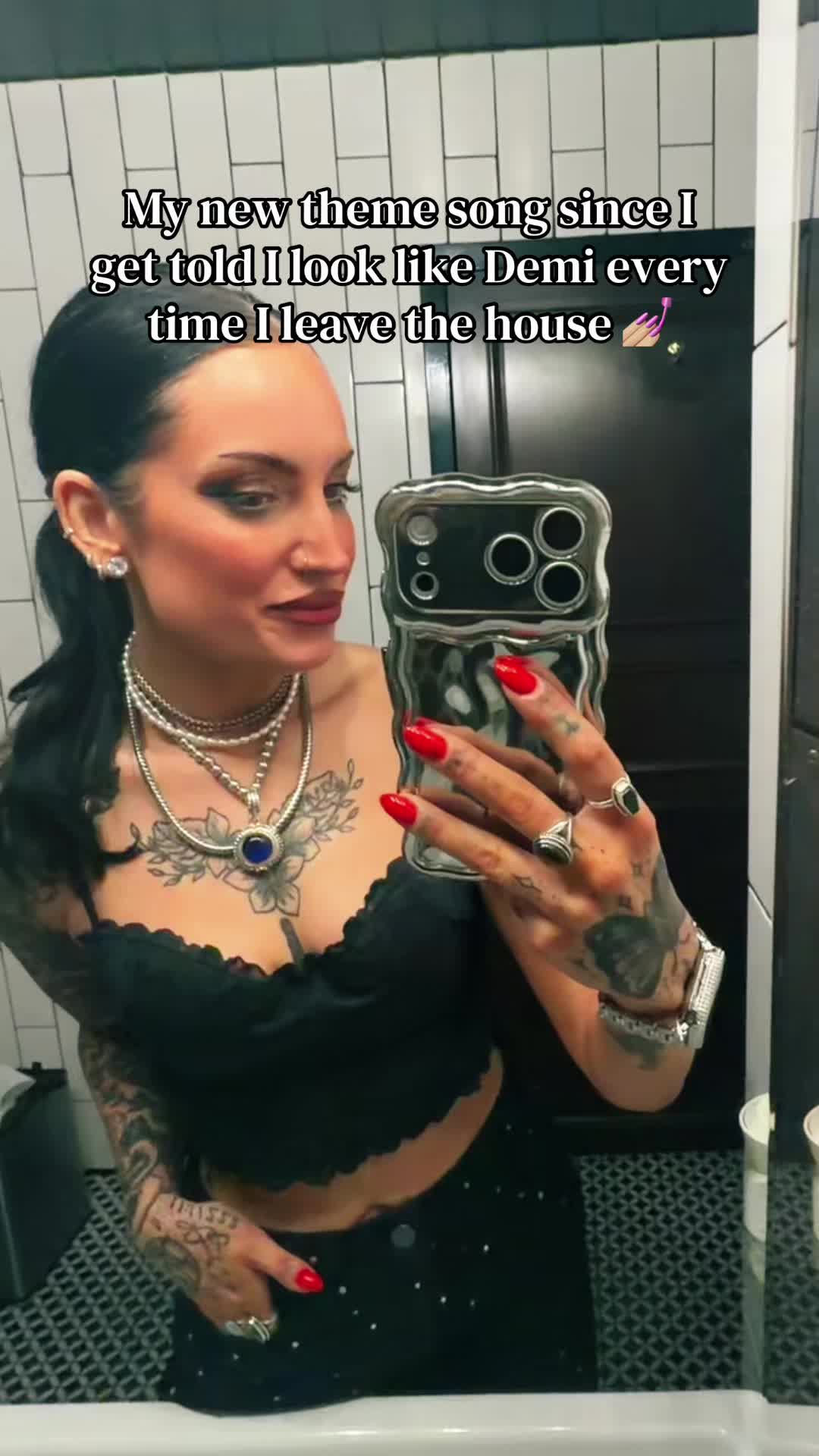 @itsmallorymoon