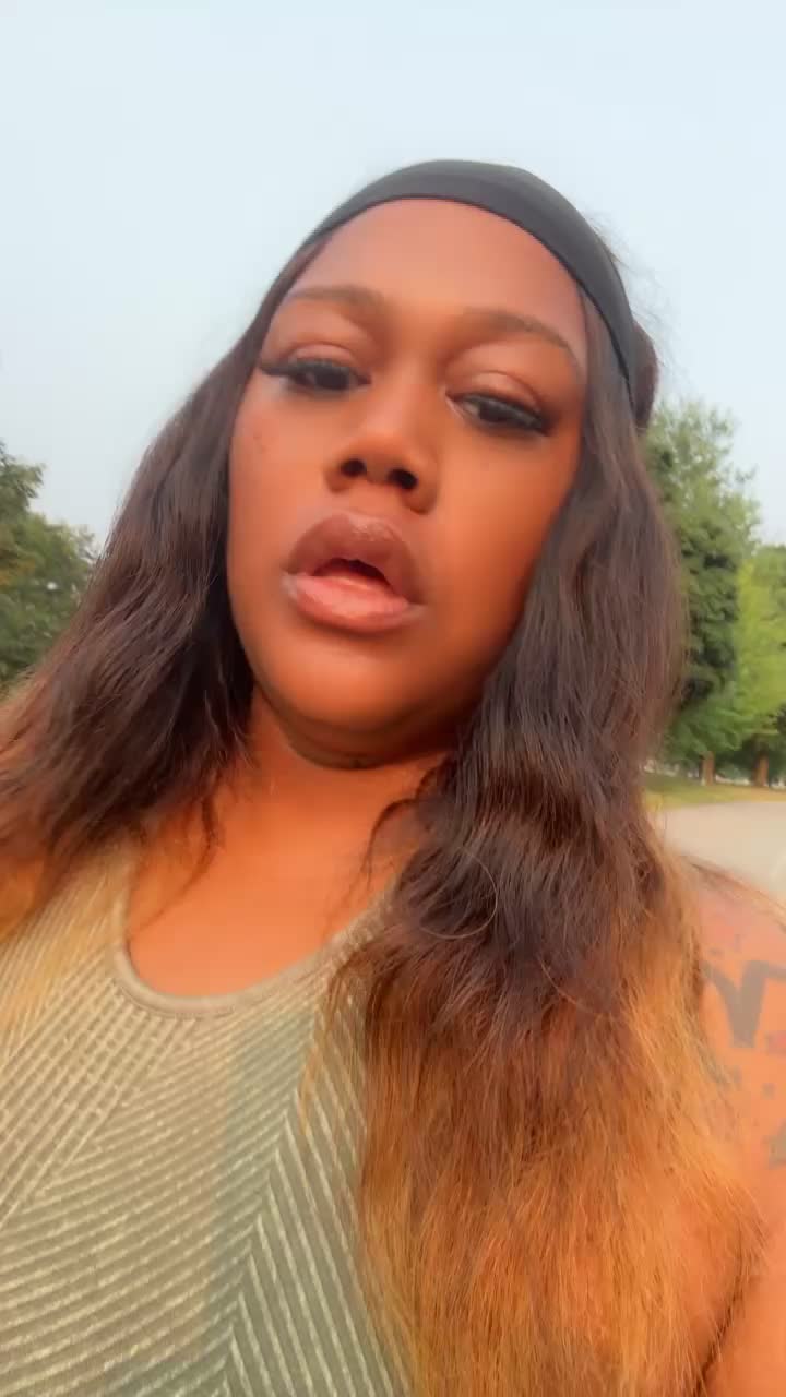 @The_Real_Lo