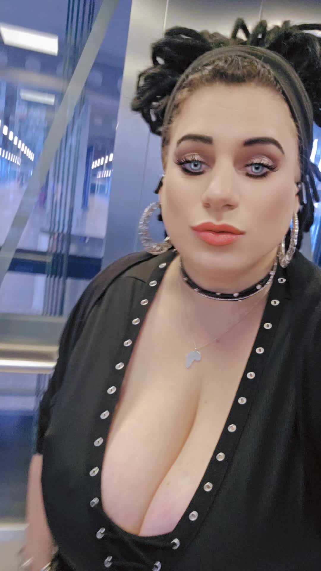 @Nadine Anna Ebanga Meyanga