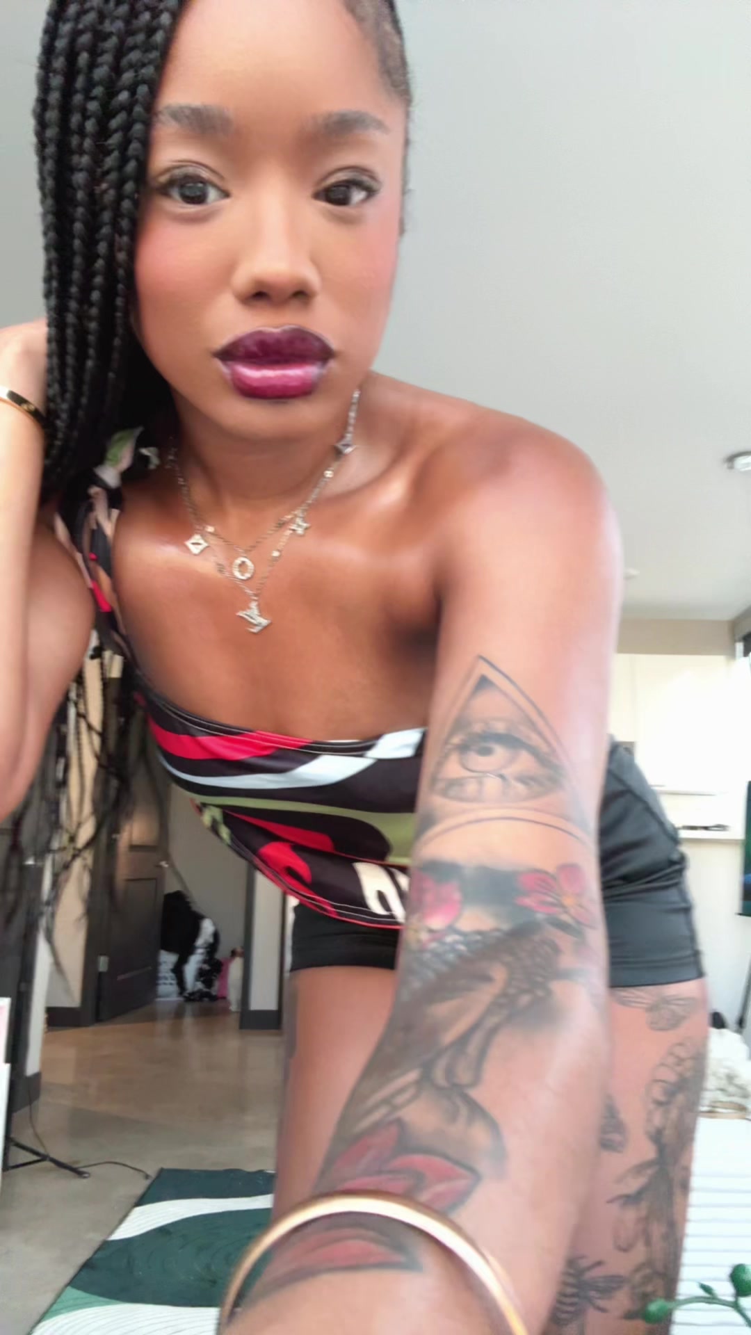 @manipostswhatever