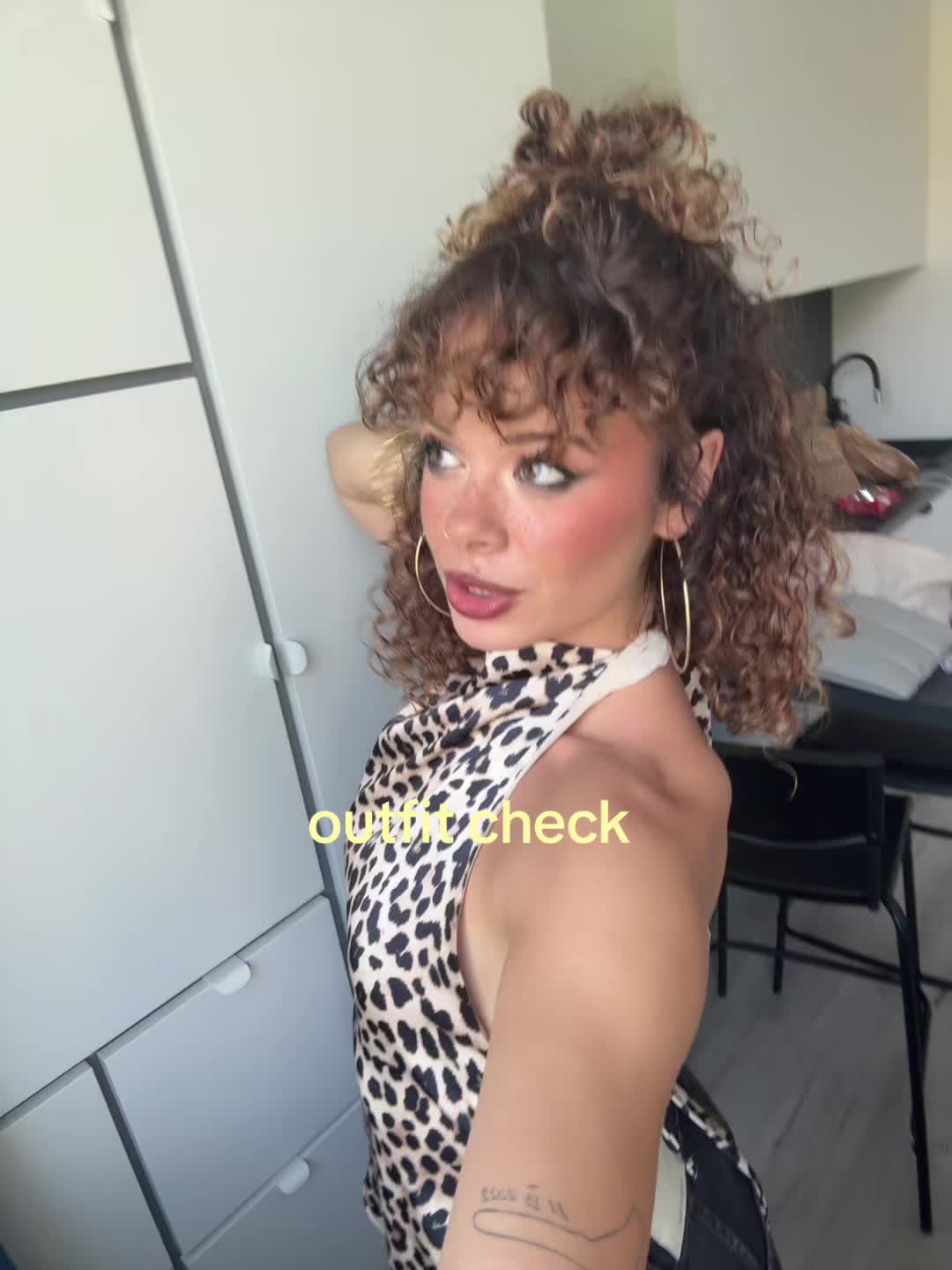 @CURLYBROWNIE• hair, GRWM •