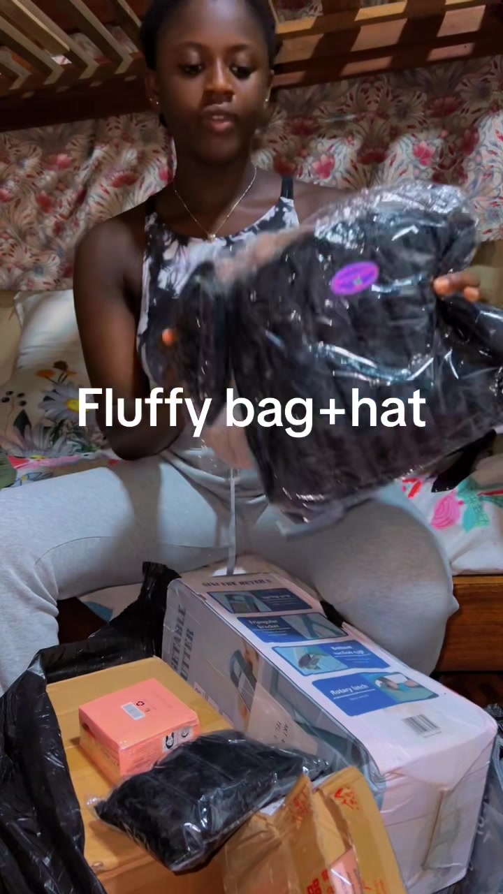 @Akosua_monica