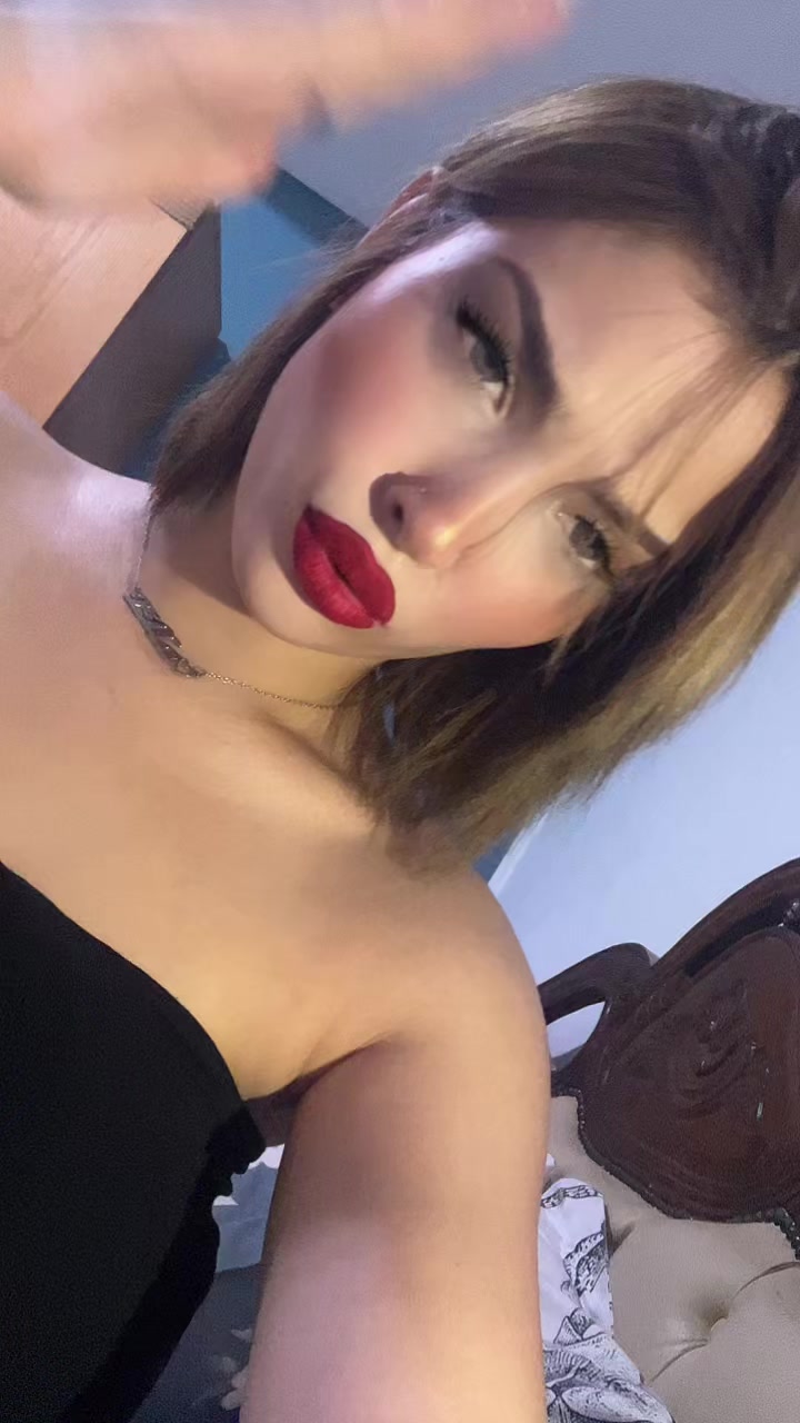 @𝐿𝒾𝓁𝓎 🦢
