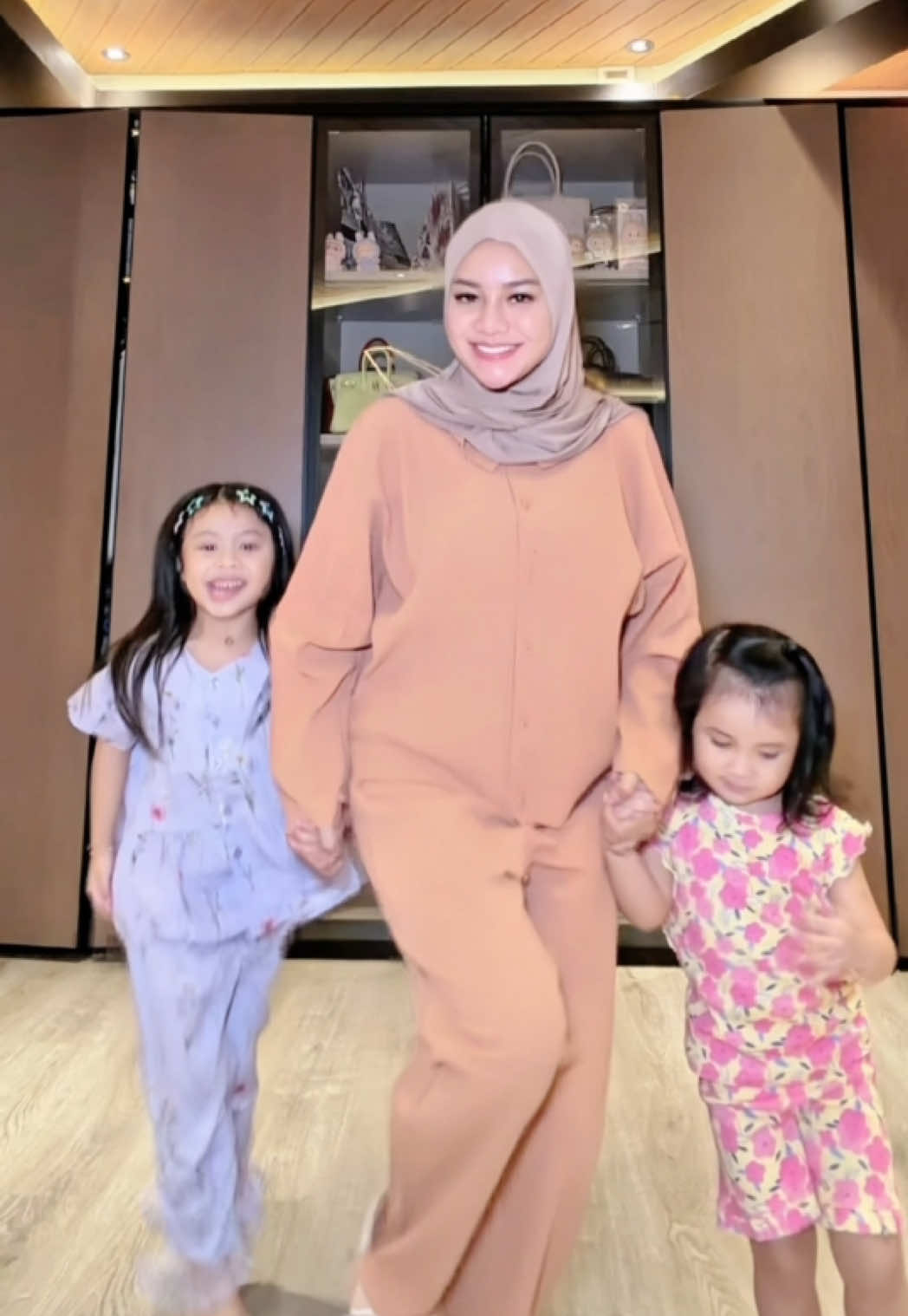 @Aurelie Hermansyah