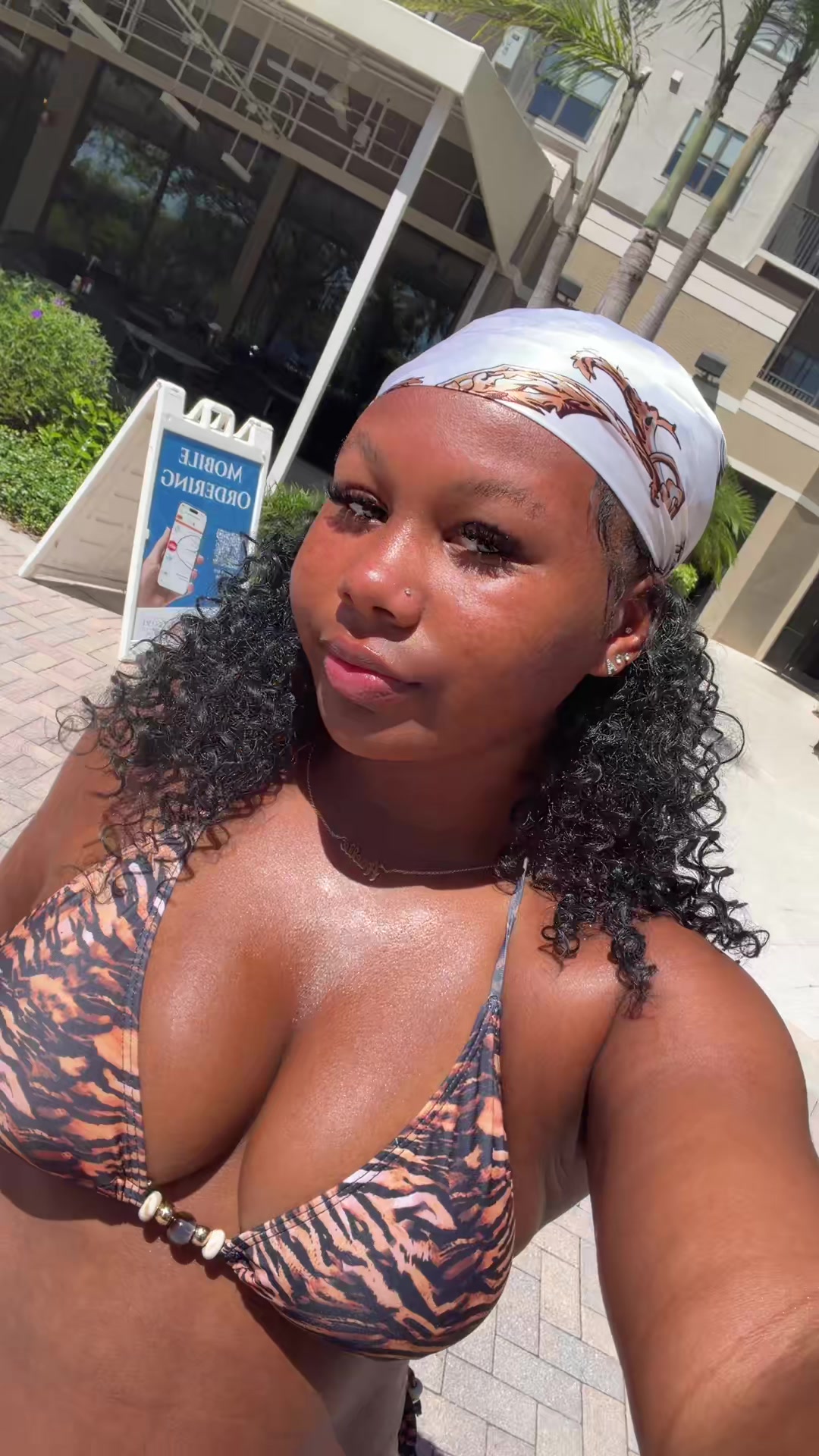 @arielleenicole