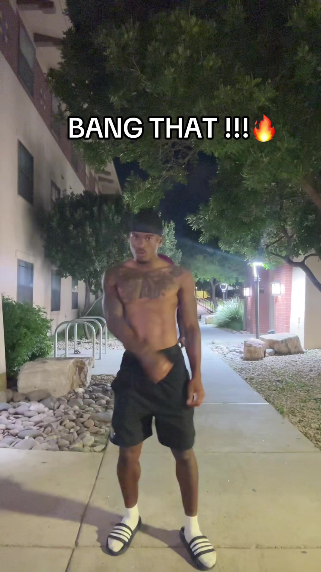@Laarayy