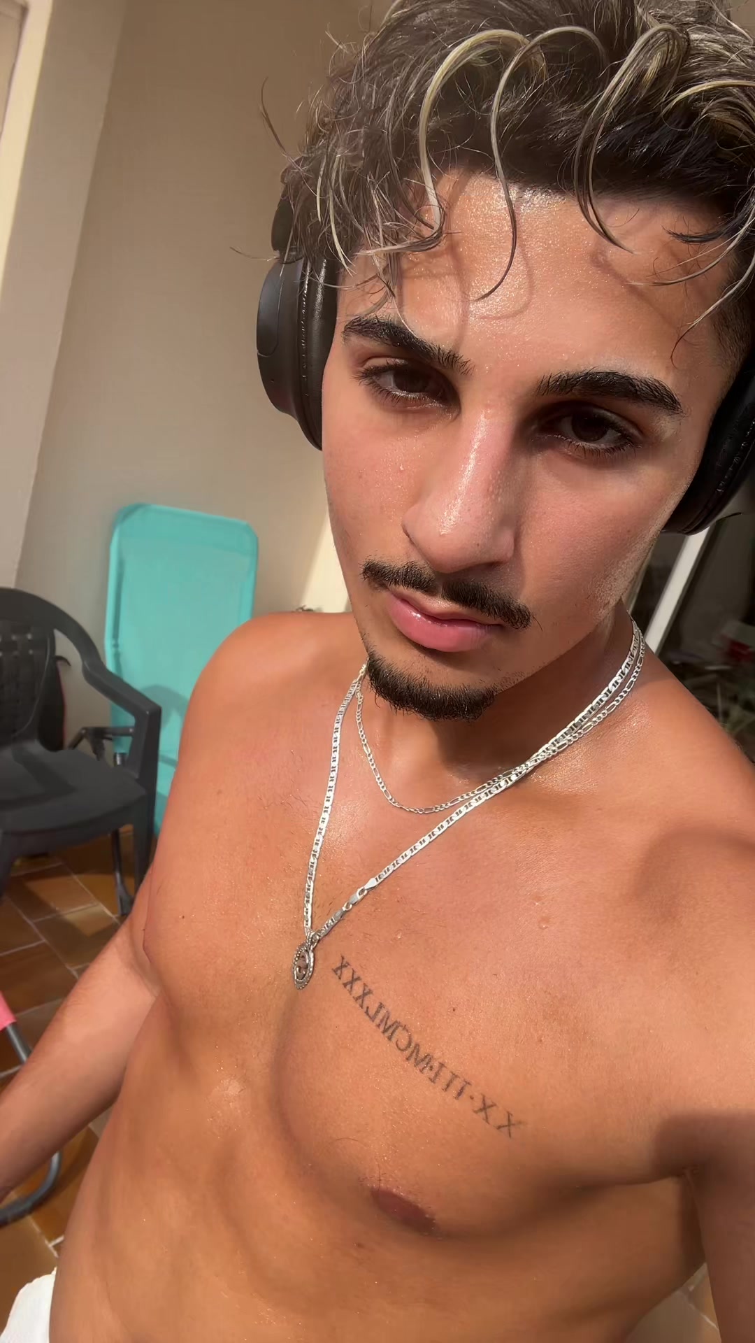 @Husseinoo