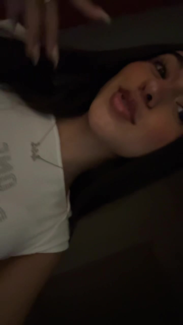 @🦦