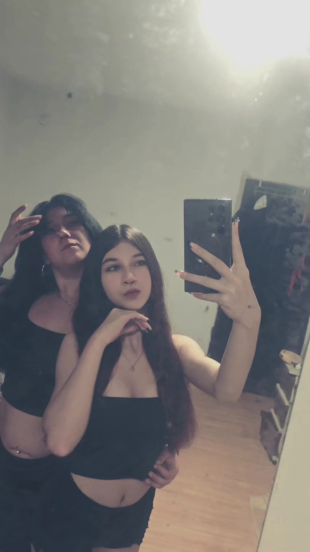 @🖤