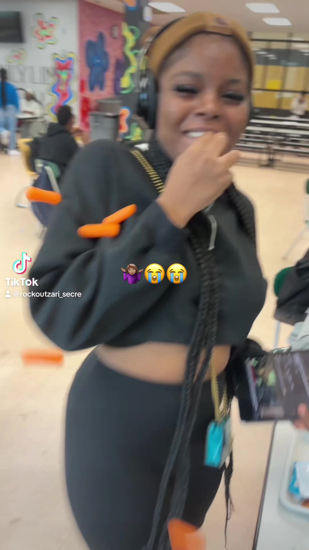 @rockoutzari_