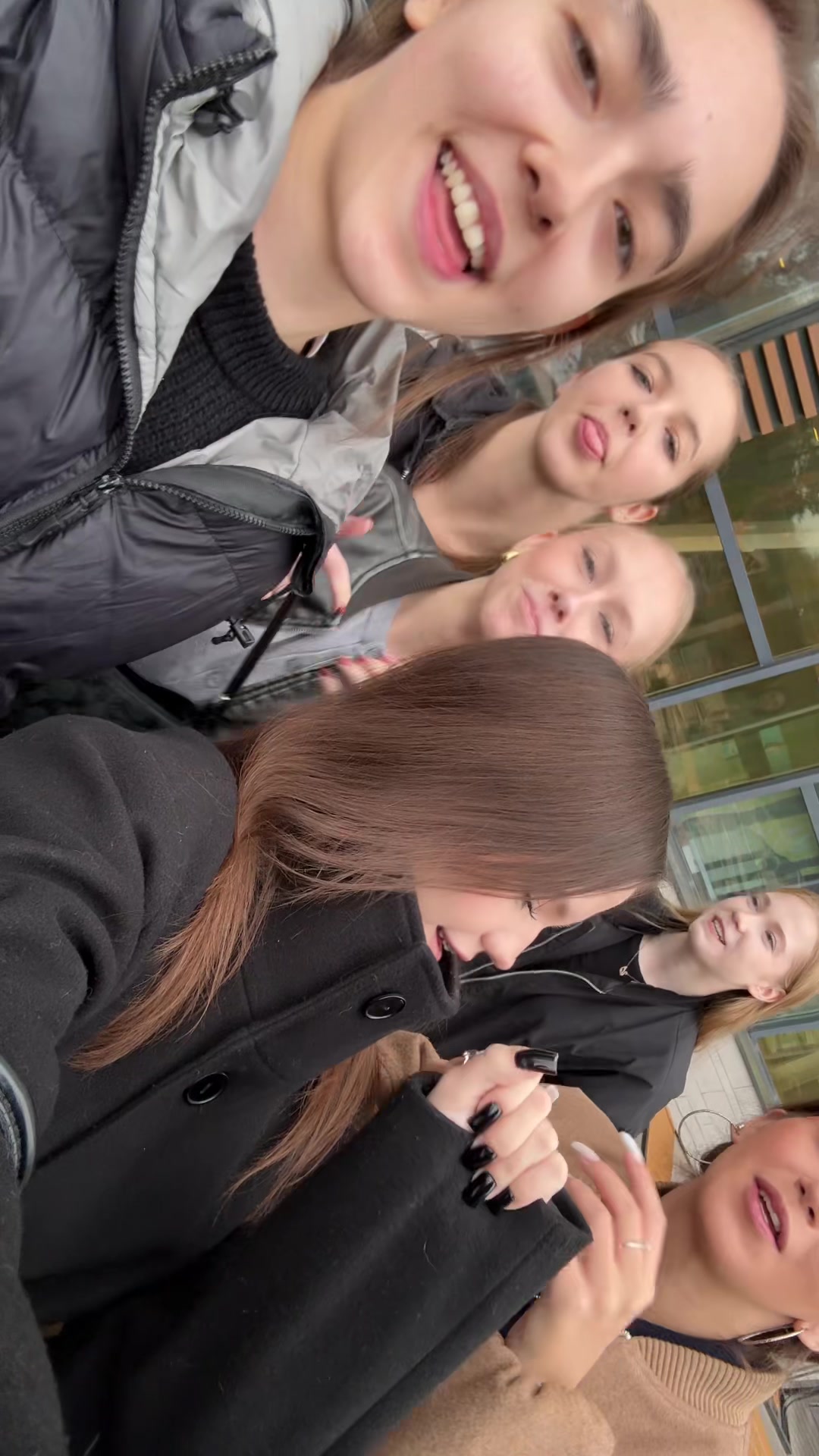 @комии