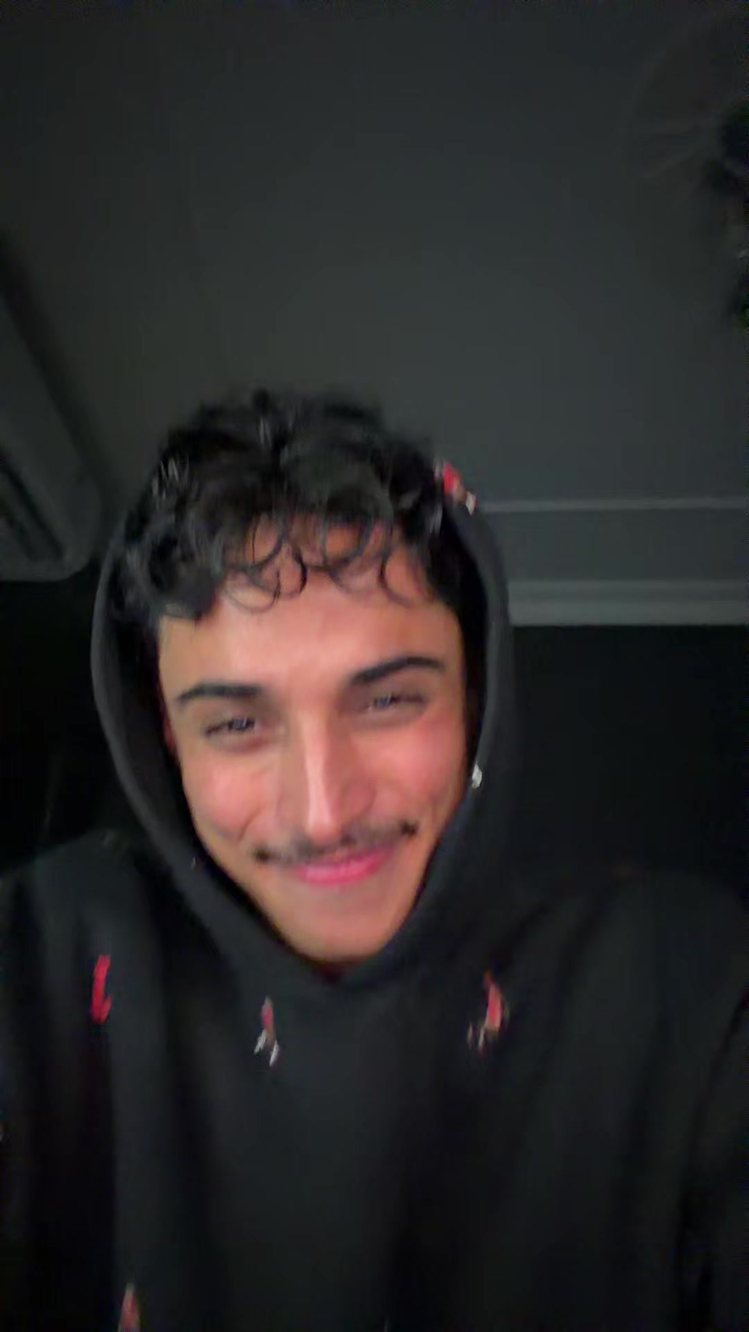 @AZIZ 📸