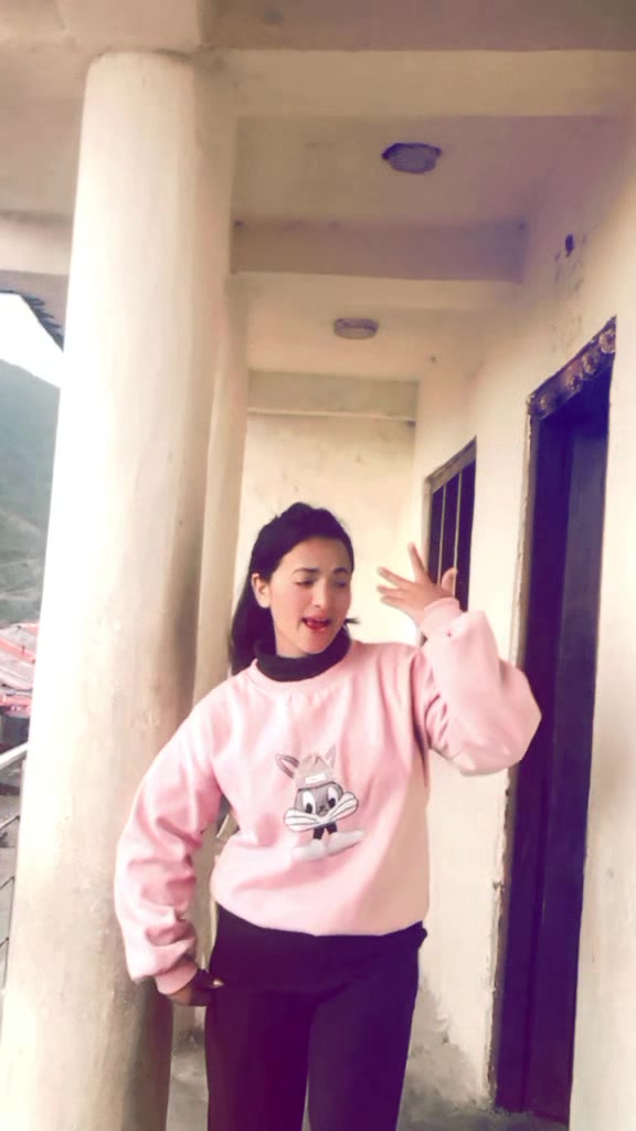 @ℚ𝕦𝕚𝕥𝕖 𝕘𝕚𝕣𝕝～(^з^)-♡