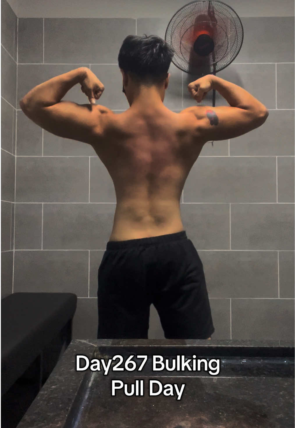 @Kent thích tập gym