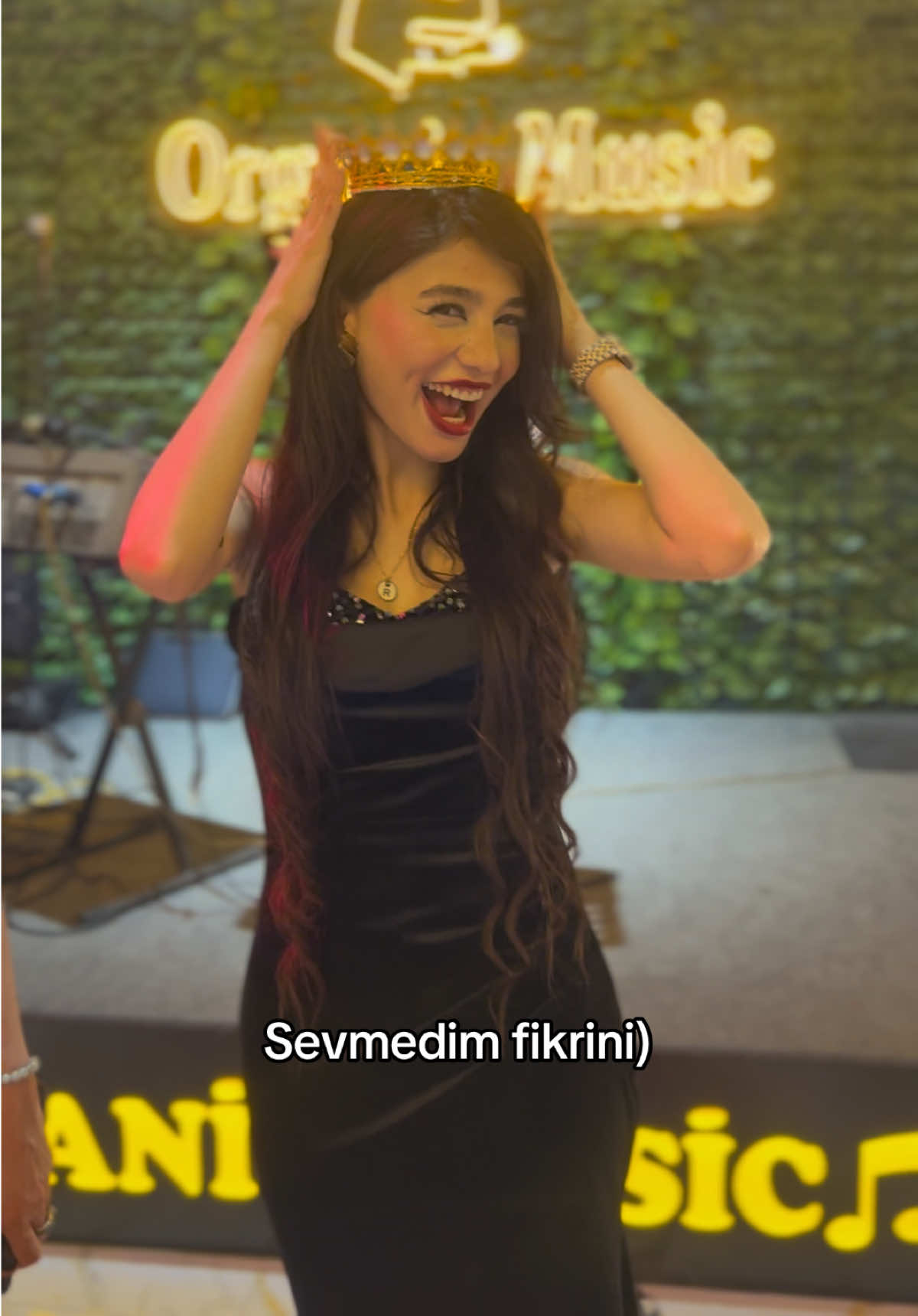 @𝑹&ouml;𝒚𝒂🇦🇿🇺🇸