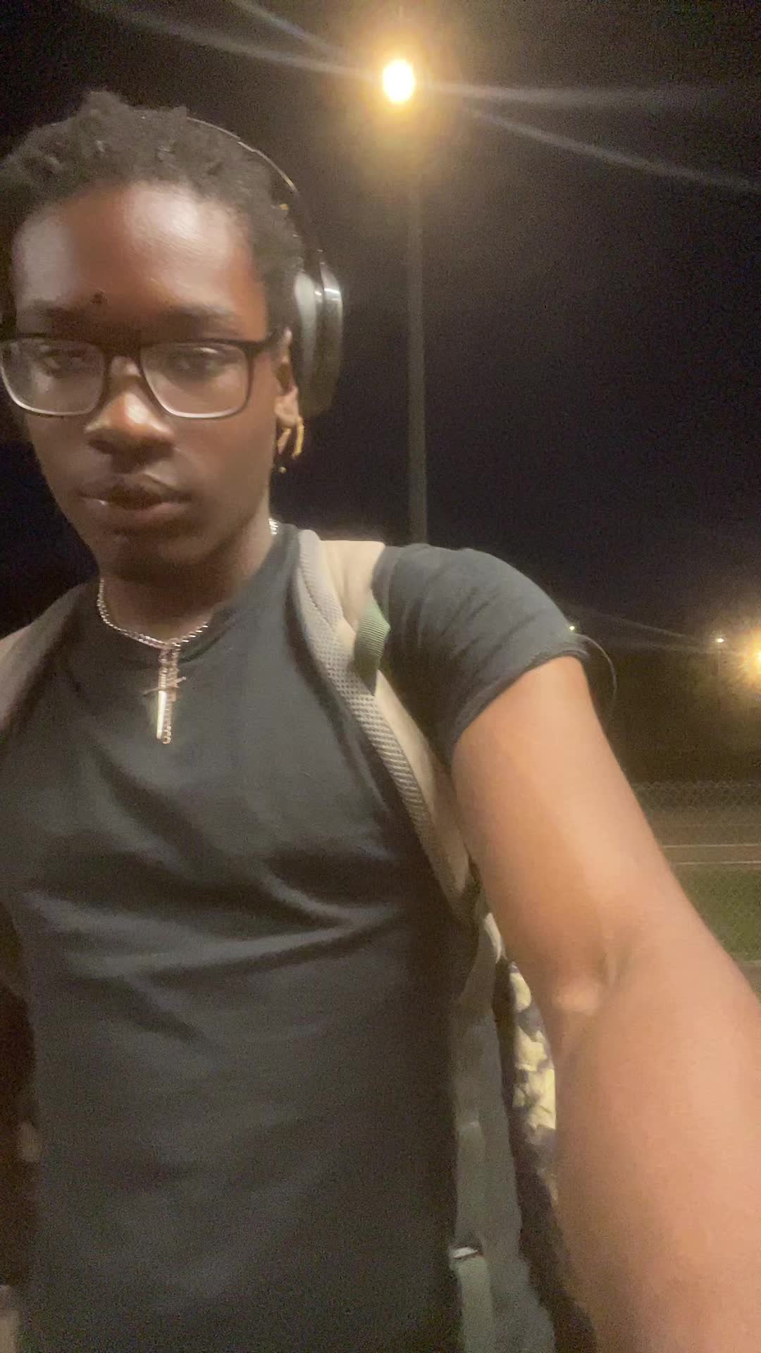 @👣