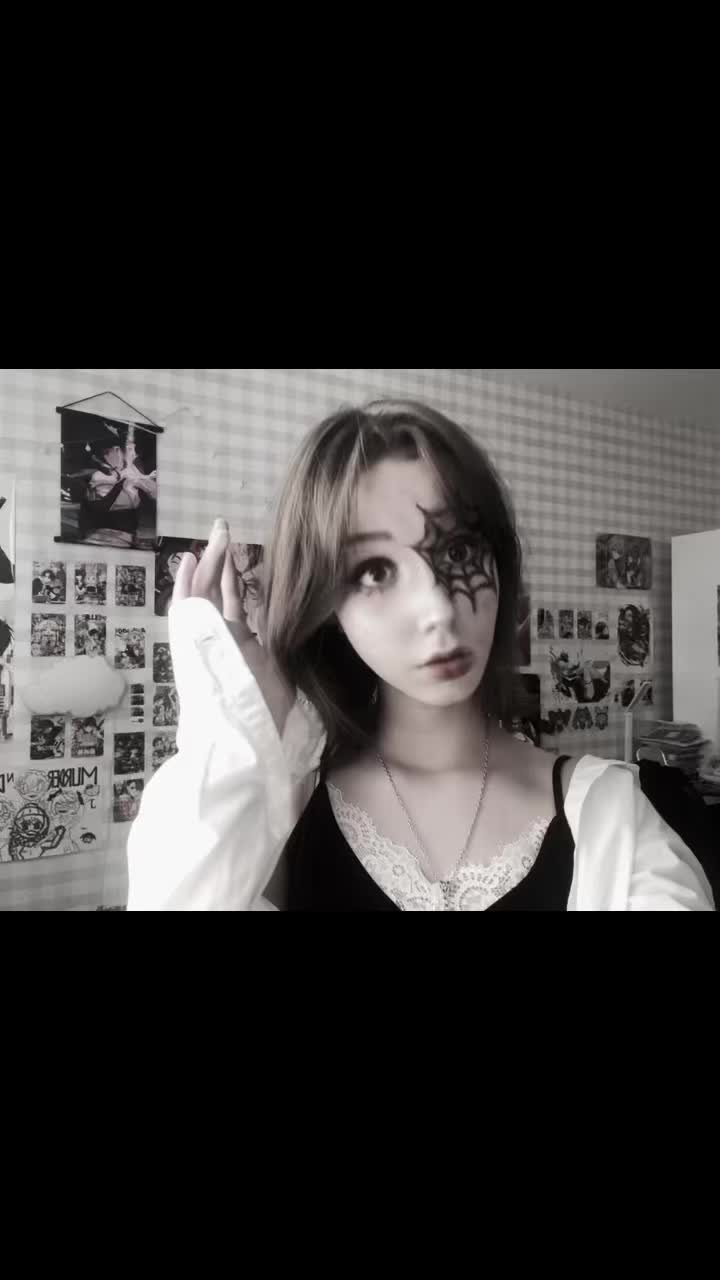 @reina🥀🖤