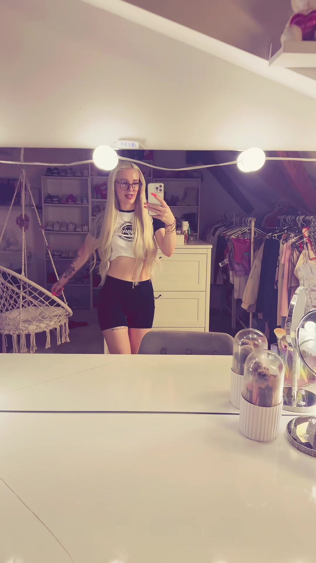 @J1na_J1na_Official_